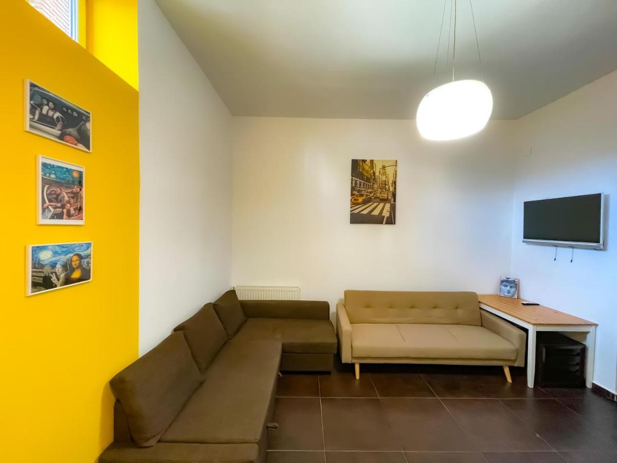 Cool Flat With Hot Tub In The Old Town Apartment Bucureşti Ngoại thất bức ảnh