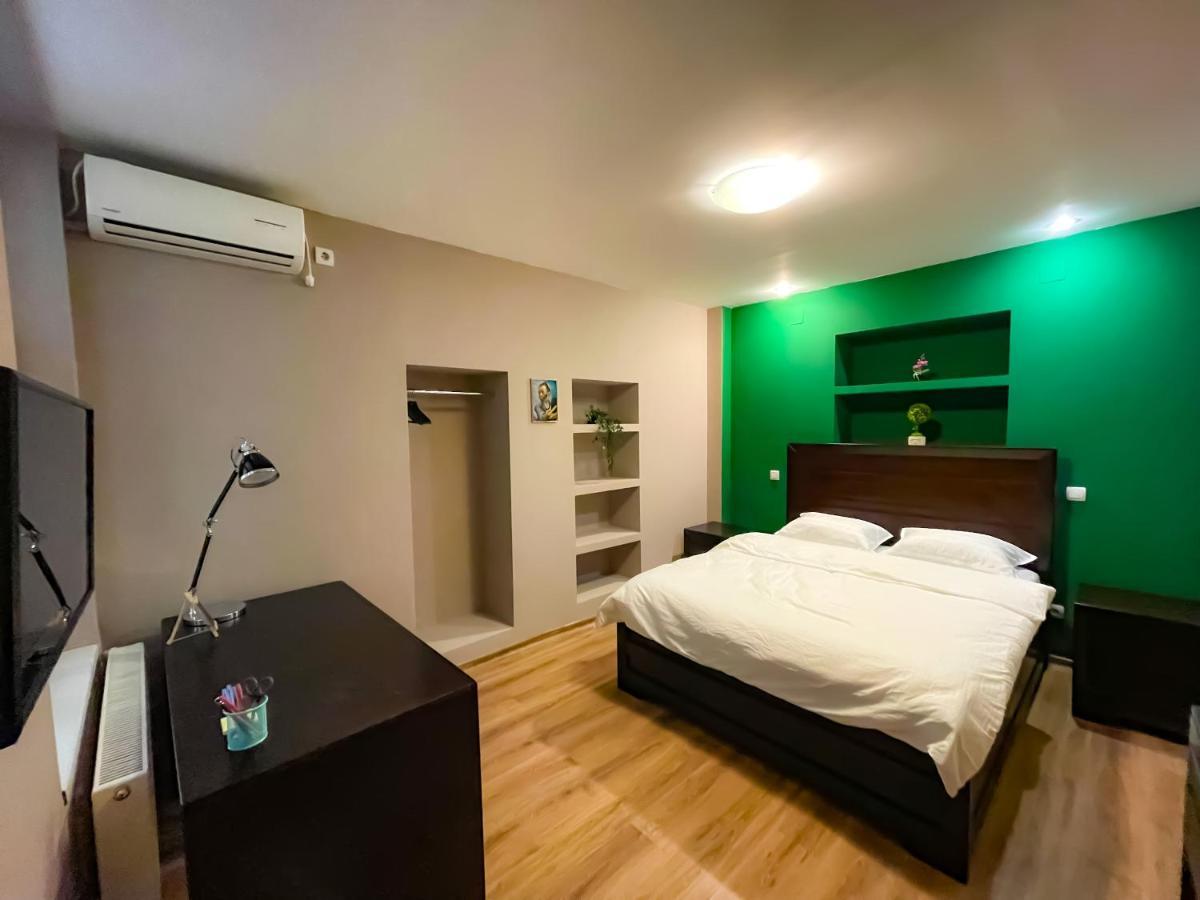 Cool Flat With Hot Tub In The Old Town Apartment Bucureşti Ngoại thất bức ảnh