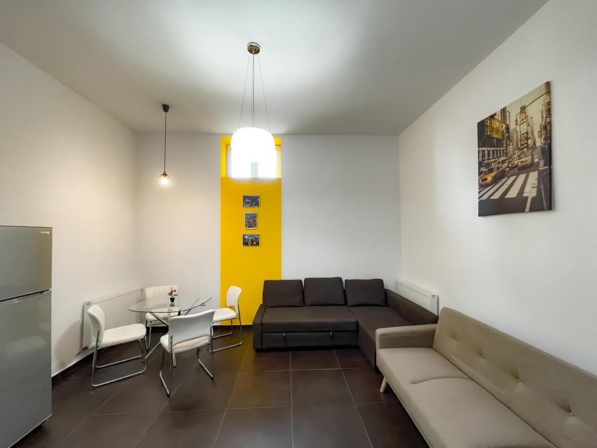 Cool Flat With Hot Tub In The Old Town Apartment Bucureşti Ngoại thất bức ảnh