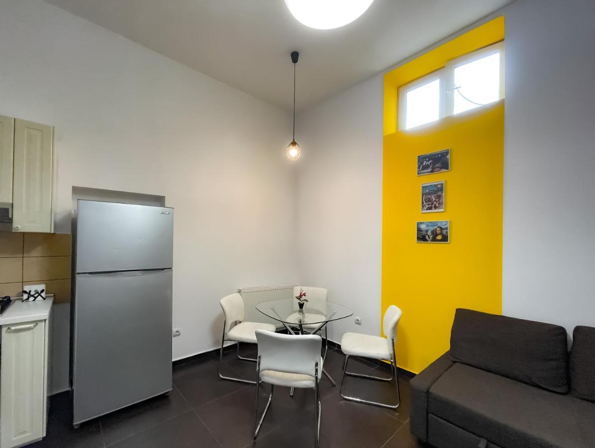 Cool Flat With Hot Tub In The Old Town Apartment Bucureşti Ngoại thất bức ảnh