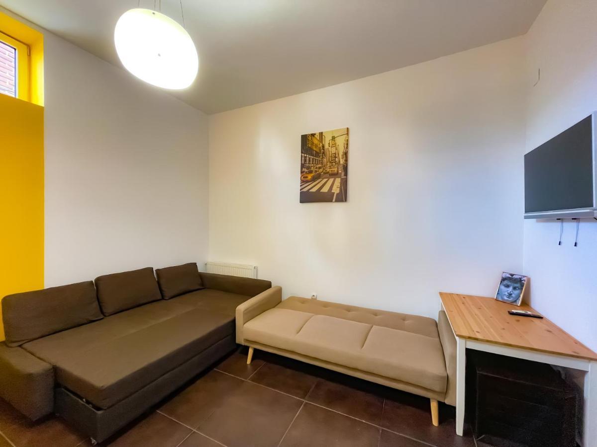 Cool Flat With Hot Tub In The Old Town Apartment Bucureşti Ngoại thất bức ảnh