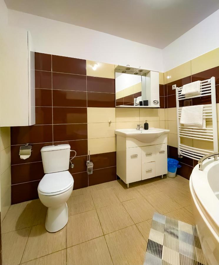 Cool Flat With Hot Tub In The Old Town Apartment Bucureşti Ngoại thất bức ảnh