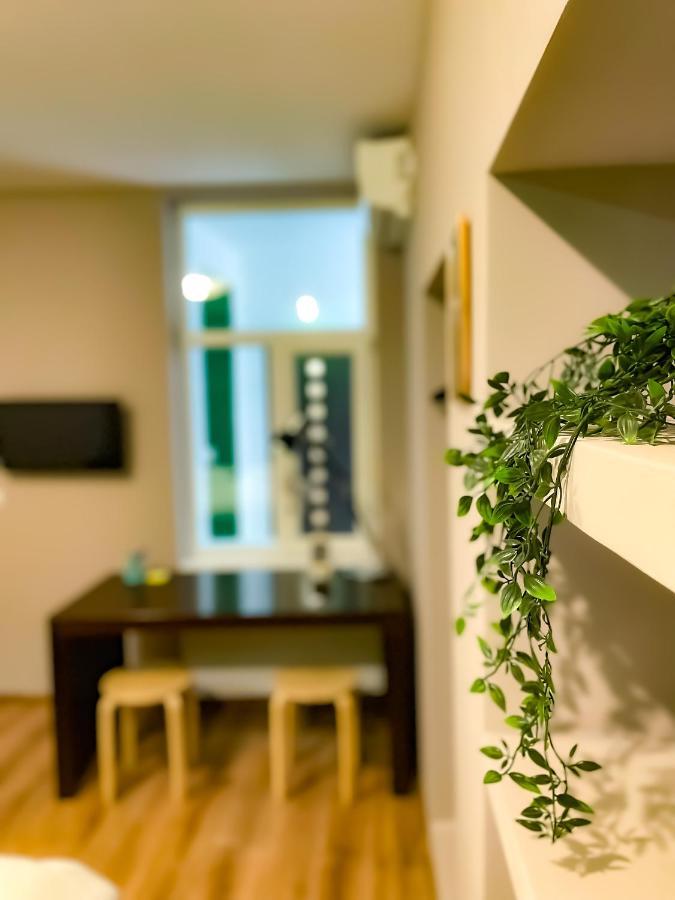 Cool Flat With Hot Tub In The Old Town Apartment Bucureşti Ngoại thất bức ảnh
