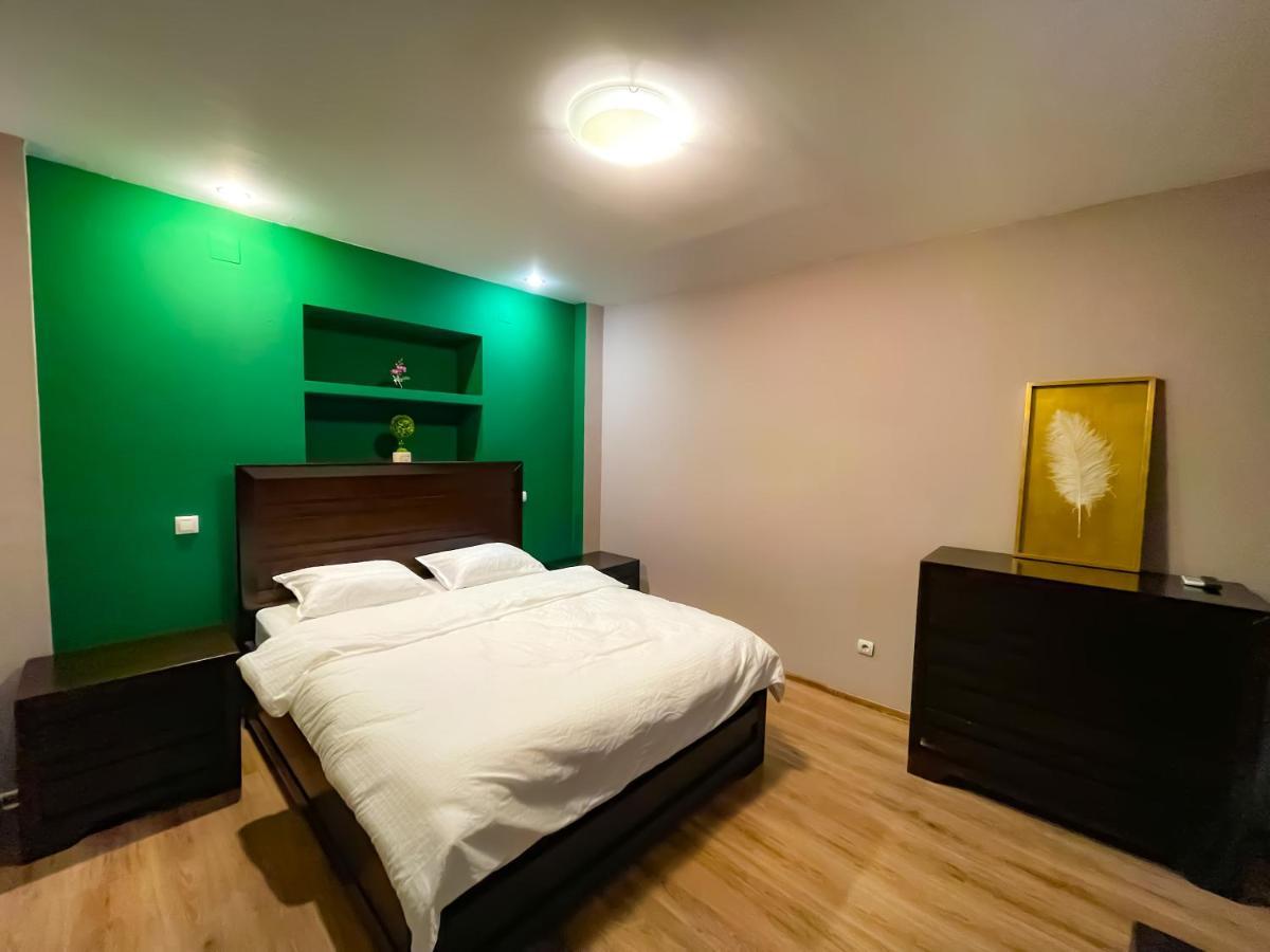 Cool Flat With Hot Tub In The Old Town Apartment Bucureşti Ngoại thất bức ảnh