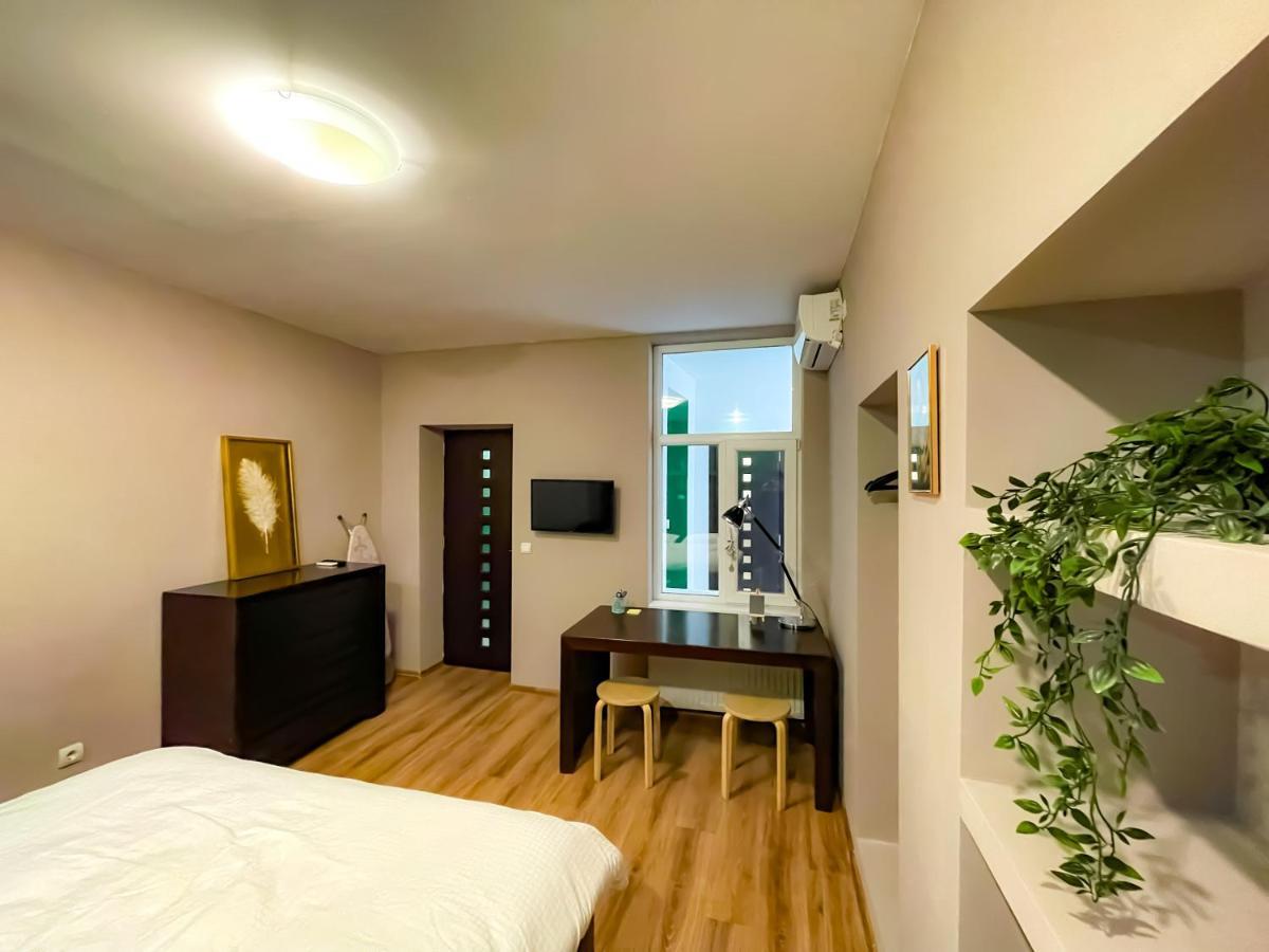 Cool Flat With Hot Tub In The Old Town Apartment Bucureşti Ngoại thất bức ảnh